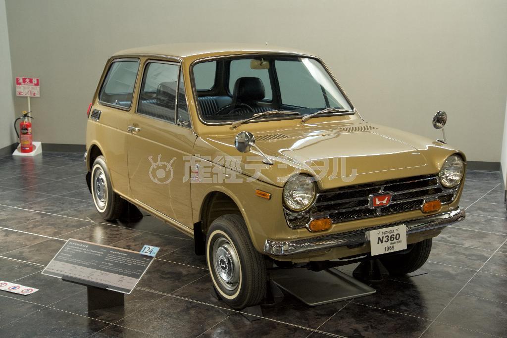 ＲＲで先行したスバル、スズキの軽乗用車に対し、ＦＦを採用して室内容量を拡大したホンダ・Ｎ３６０Ｎ３６０型（１９６９年・日）。トヨタ博物館