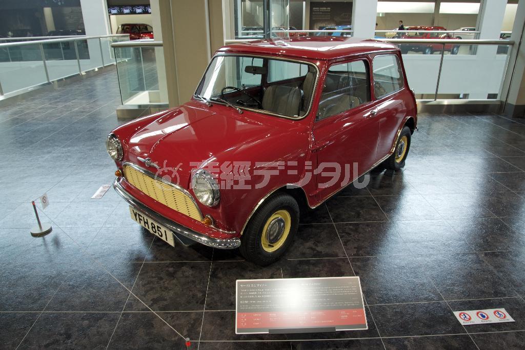 横置き・ＦＦ・２ボックスの設計が現在の一般的なコンパクトカーの先駆に。モーリス・ミニマイナー（１９５９年・英）。トヨタ博物館