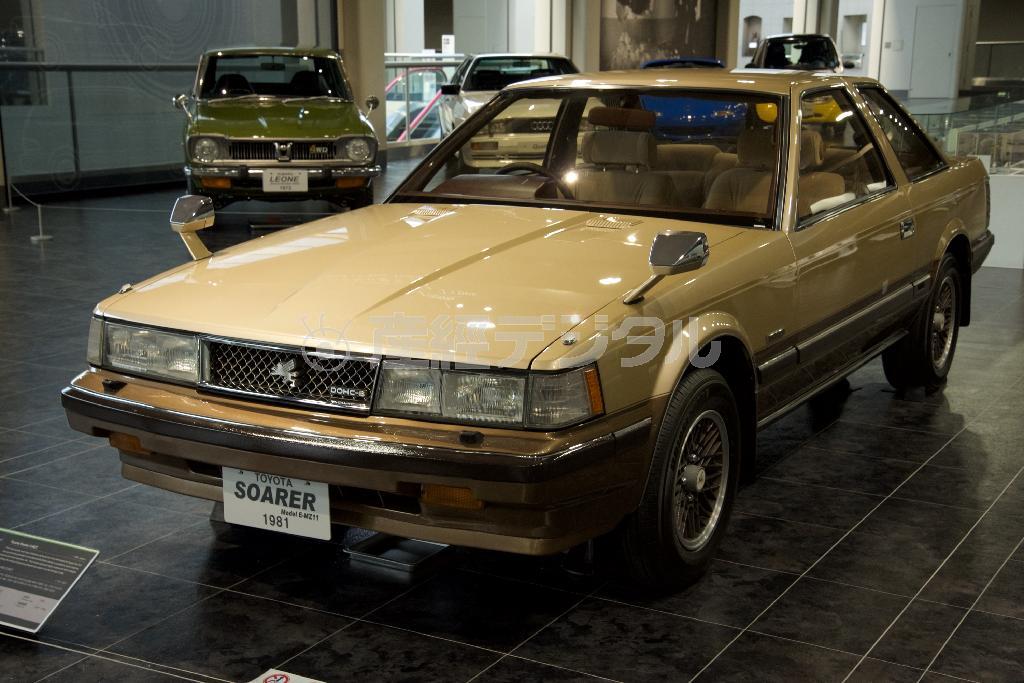 富裕層向けの「ハイソ（ハイソサエティ）カー」というバブル期らしいジャンルを創出。トヨタ・ソアラ２．８ＧＴ（１９８１年・日）。トヨタ博物館