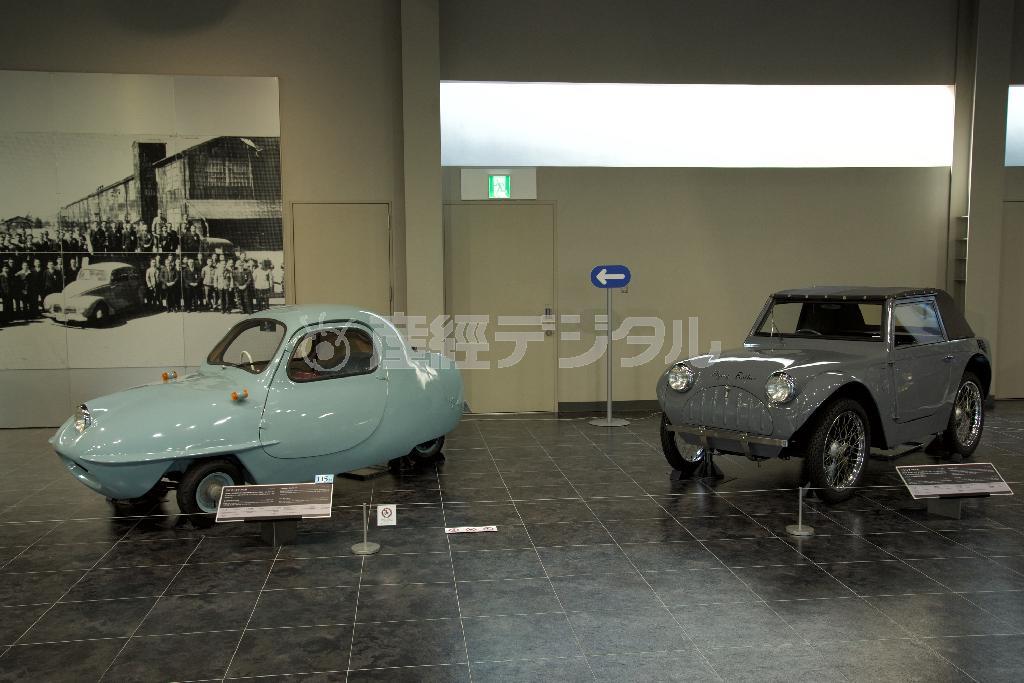 同じ頃日本では…左からフジキャビン・５Ａ型（１９５５年・日）、フライングフェザー（１９５５年・日）。トヨタ博物館