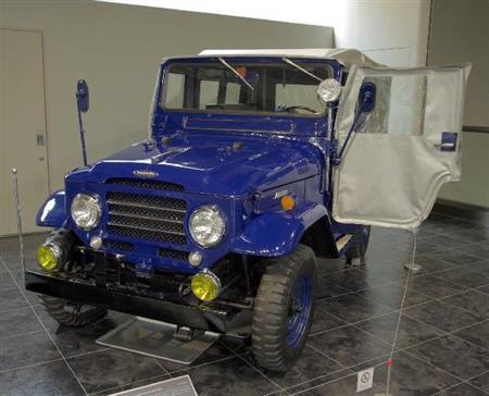 トヨタ・ランドクルーザーＦＪ－２５Ｌ型（１９５７年・日）。トヨタ博物館