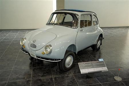 おなじみ“てんとう虫”スバル・３６０Ｋ１１１型（１９５８年・日）。ハードルの高かった通産省の「国民車構想」の条件をほぼクリアし、現在の軽自動車市場の礎を築いた。トヨタ博物館