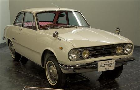個人的には黒橙ツートンの印象が強い。いすゞ・ベレット１６００ＧＴＰＲ９０型（１９６６年・日）。トヨタ博物館