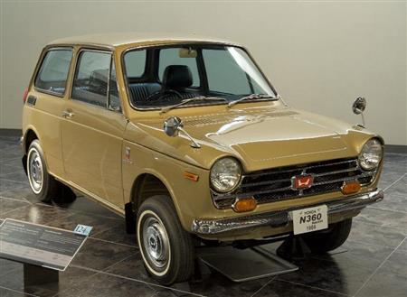 ＲＲで先行したスバル、スズキの軽乗用車に対し、ＦＦを採用して室内容量を拡大したホンダ・Ｎ３６０Ｎ３６０型（１９６９年・日）。トヨタ博物館