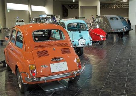 伊、独、仏の代表的大衆車がそろい踏み。後ろ姿にも愛嬌があってそれぞれ個性的。トヨタ博物館