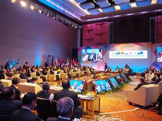 １０日、マニラで開かれたＲＣＥＰ閣僚会合（経産省提供・共同）