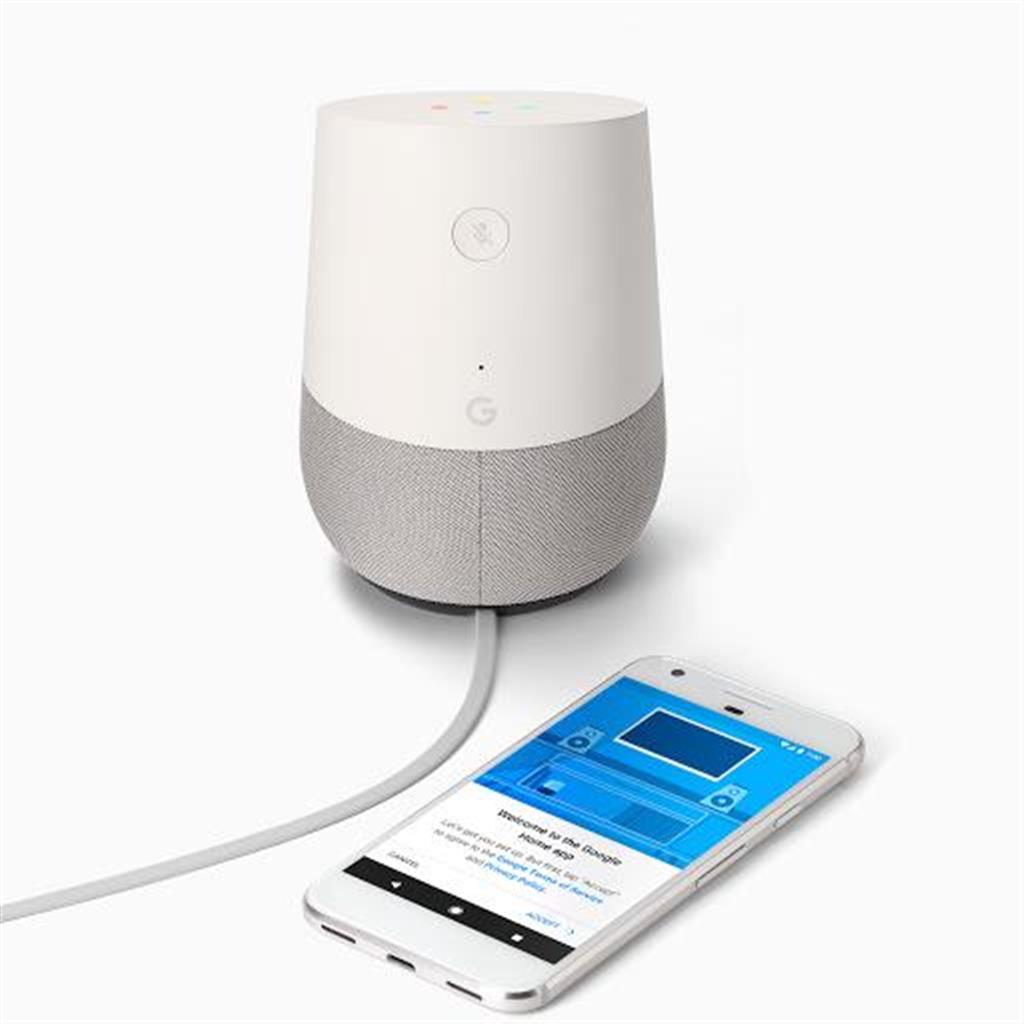 グーグルのホーム。エコーよりも小型で、スピーカーグリルが６色展開となっており好きな色にカスタマイズ可能