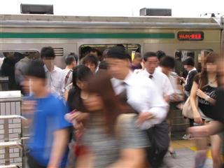 埼京線の混雑の様子＝ＪＲ池袋駅