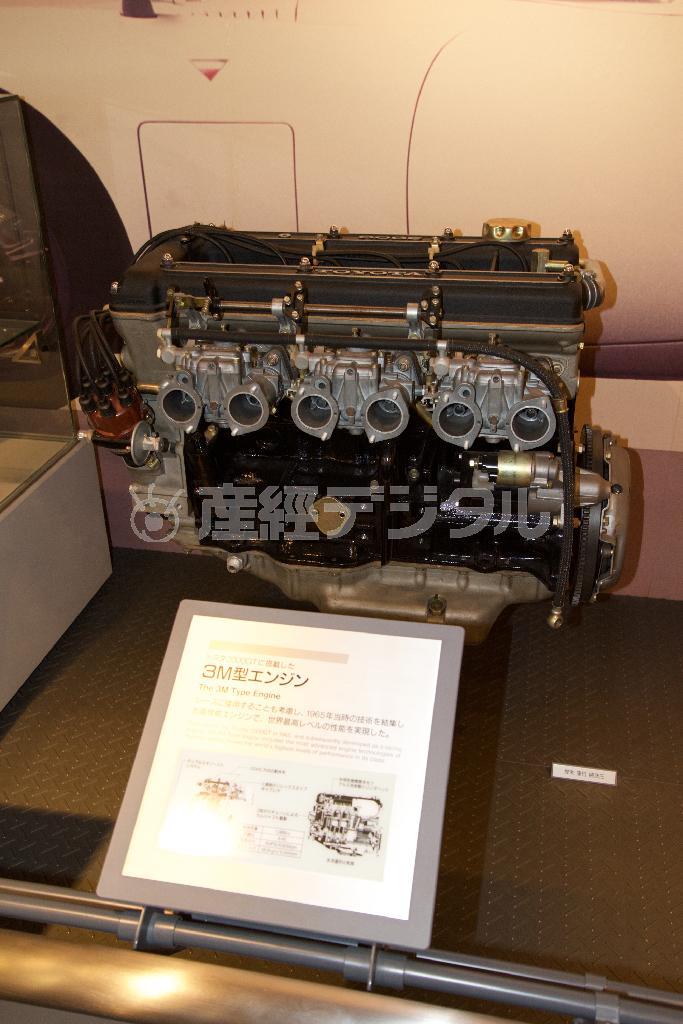 ヤマハと共同開発、２０００ＧＴに搭載したＤＯＨＣ直列６気筒エンジン。トヨタ産業技術記念館