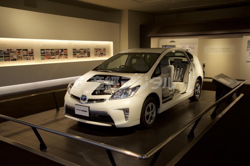初代プリウスＰＨＶのカットモデル。トヨタ産業技術記念館