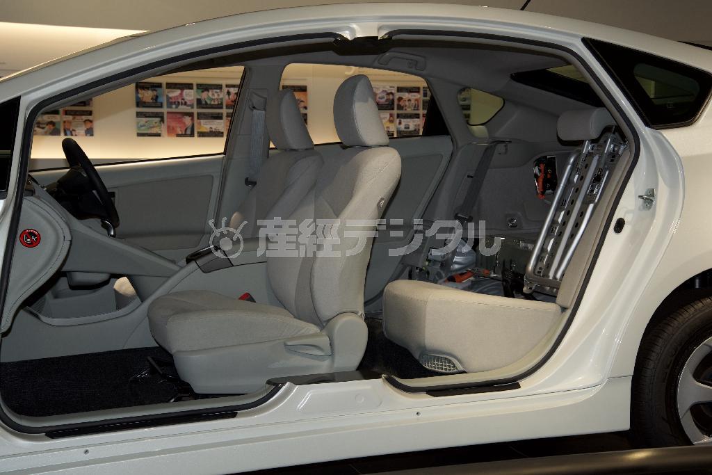 後席内部の構造が見える。トヨタ産業技術記念館