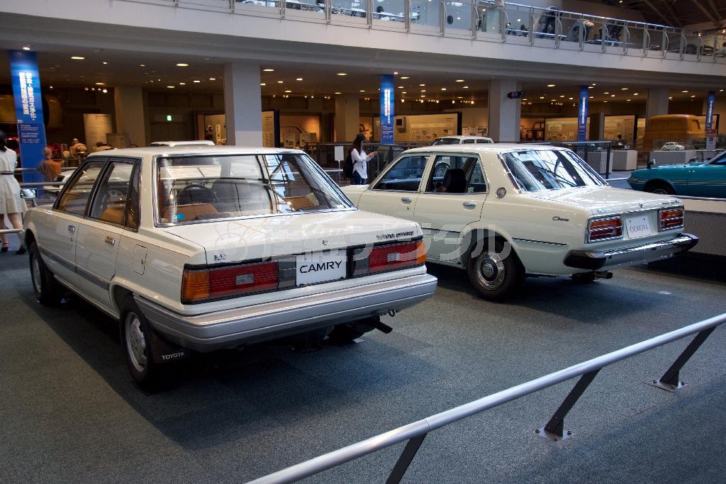 おお！左は今話題のＦＦカムリの初代じゃないすか。トヨタ産業技術記念館