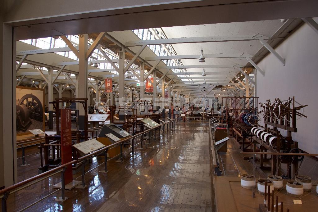 お隣、繊維機械館の様子。タイムスリップ感はこちらのほうが強いかも。トヨタ産業技術記念館