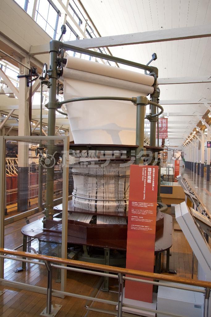 エントランスホールに展示されている環状織機のレプリカ。動態展示。動くのよこれが！トヨタ産業技術記念館