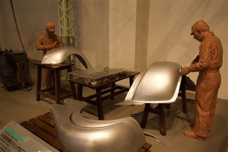 ＡＡ型乗用車のフェンダー板金工程。トヨタ産業技術記念館