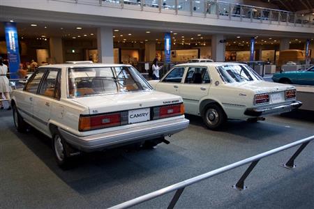 おお！左は今話題のＦＦカムリの初代じゃないすか。トヨタ産業技術記念館