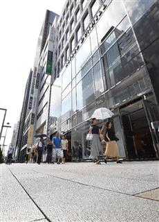 平方メートルあたり地下最高額の東京都中央区銀座２ー６ー７「明治銀座ビル」前＝１４日午後、東京都中央区銀座（佐藤徳昭撮影）