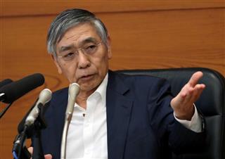 金融政策決定会合後に記者会見する日銀の黒田東彦総裁＝２１日午後、東京都中央区の日銀本店