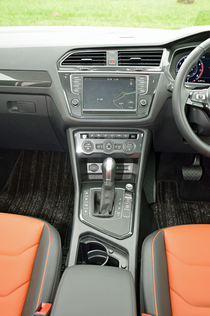 シンプルにまとめられたセンターコンソール周辺