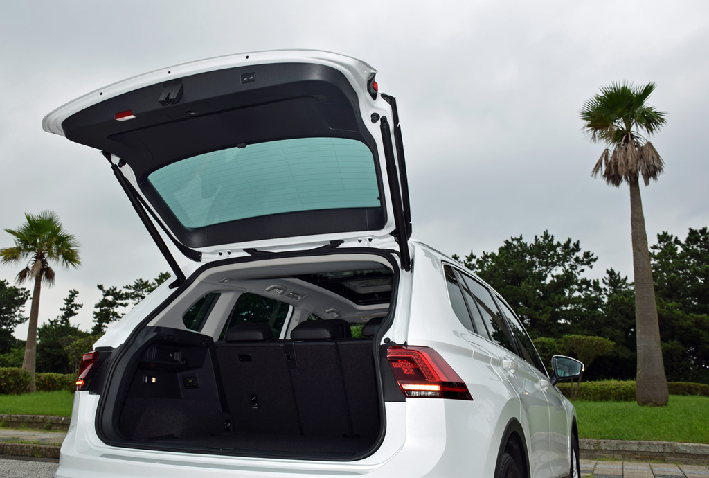 電動テールゲートを開けた状態