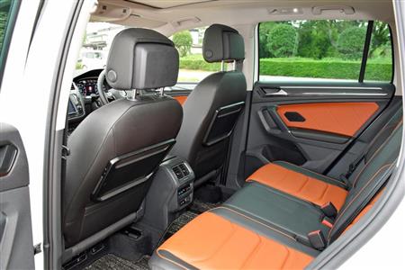 内装色はサフラノオレンジ／レザー