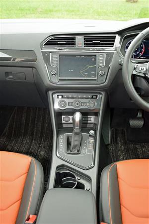 シンプルにまとめられたセンターコンソール周辺