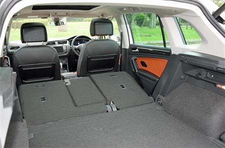 リヤシートを倒すと広々としたスペースが開ける