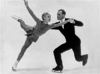 １９６８年グルノーブル五輪ペアで優勝したリュドミラ・ベルソワさん（左）と夫のプロトポポフ氏（ＡＰ）