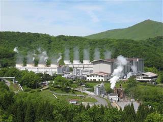 九州電力の八丁原地熱発電所。再生可能エネルギー事業の強化に向けた、新規ビジネスモデルにも期待が高まっている＝大分県久重町