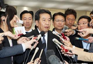 連合の神津里季生会長と会談後、取材に応じる立憲民主党の枝野幸男氏=6日午後、東京都千代田区(飯田英男撮影) 連合の神津里季生会長と会談後、取材に応じる立憲民主党の枝野幸男氏=6日午後、東京都千代田区(飯田英男撮影)
