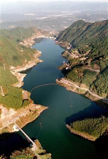 上空から見た浦山ダム（本社ヘリから）