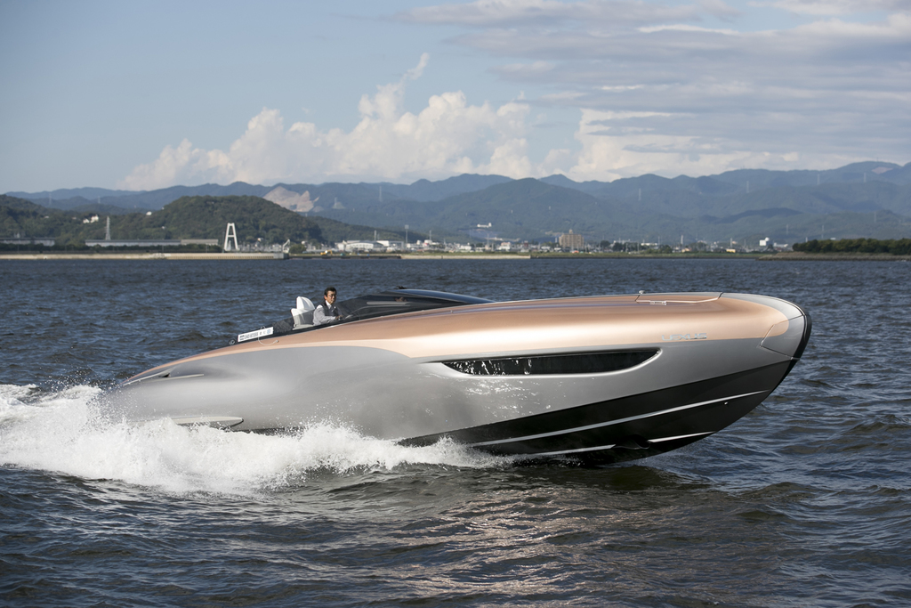 三河湾を駆ける「レクサス・スポーツヨット・コンセプト」