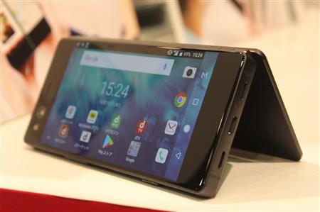 ２画面スマホ「ＭＺ－０１Ｋ」