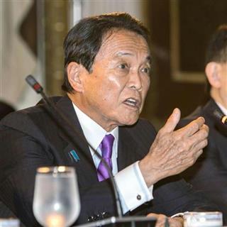 日米経済対話で発言する麻生財務相＝１６日、ワシントン（代表撮影・共同）