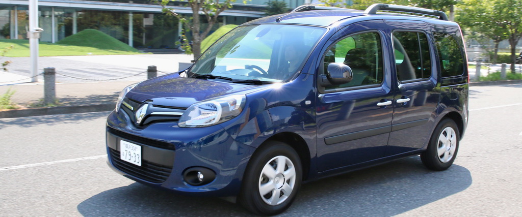 お台場を走るカングー