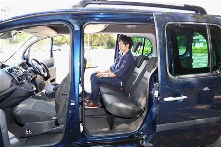 頭上、足元ともに広々としている。座面にもう少し奥行きがあれば完璧なのだが…惜しい