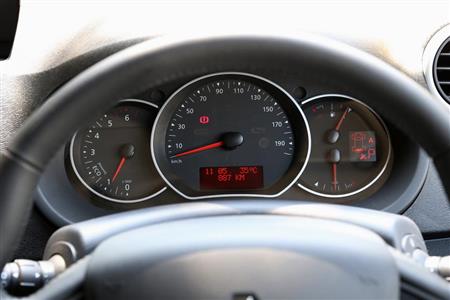 メガーヌを思わせるメーターパネル。実はプラットフォームも共有している