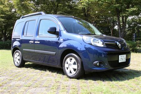 アーモンド形のヘッドランプや、側面のウインドーのデザインが個性的