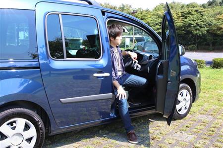 フロントドアも開口部が大きいため、乗降性はよかった