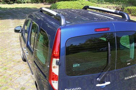 がっちりとしたルーフレール。さあ、何を積んで出かけようか