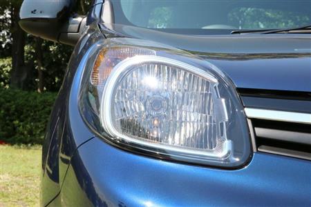 丸みを帯びた可愛らしいヘッドランプ