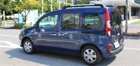 お台場を走るカングー