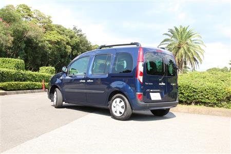 見た目に似合わずコーナリングも難なくこなす