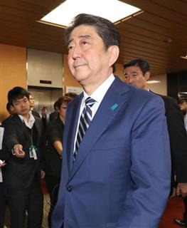 安倍首相=22日午後7時53分、東京・永田町 安倍首相=22日午後7時53分、東京・永田町