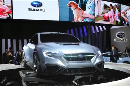 ＳＵＢＡＲＵが公開した自動運転技術搭載のスポーツセダン型試作車「ヴィジヴ」＝２５日、東京都江東区（ＡＰ）