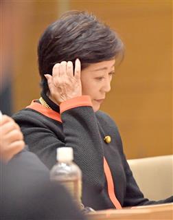 希望の党の両院議員懇談会の冒頭であいさつを述べた小池百合子代表=25日午後、東京・永田町の衆院第1議員会館(宮崎瑞穂撮影) 希望の党の両院議員懇談会の冒頭であいさつを述べた小池百合子代表=25日午後、東京・永田町の衆院第1議員会館(宮崎瑞穂撮影)