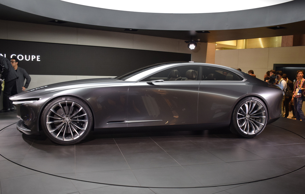 マツダの４ドアクーペ、ＶＩＳＩＯＮＣＯＵＰＥ