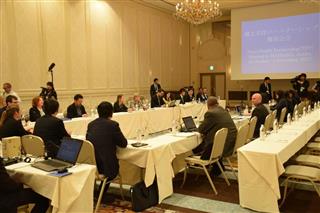 首席交渉官の全体会合に先立って始まった作業部会＝３０日午後、千葉県浦安市