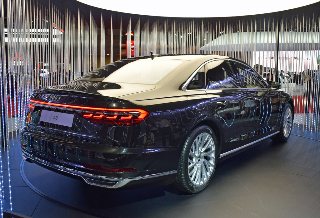 アウディのＡ８