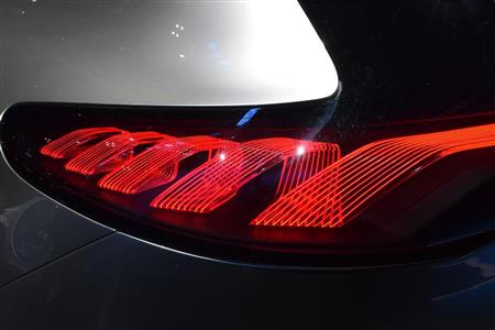メルセデス・ベンツ「コンセプトＥＱＡ」の特徴的なテールランプ。光ファイバーを螺旋状に組み込んでいる